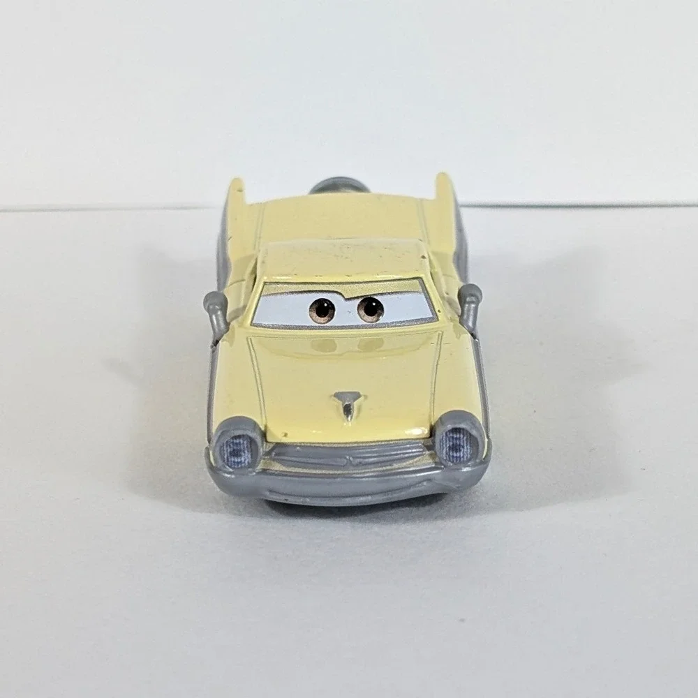 Disney Pixar Cars Mattel Nicky B. Yellow Diecast Character Car GKE14 N03A